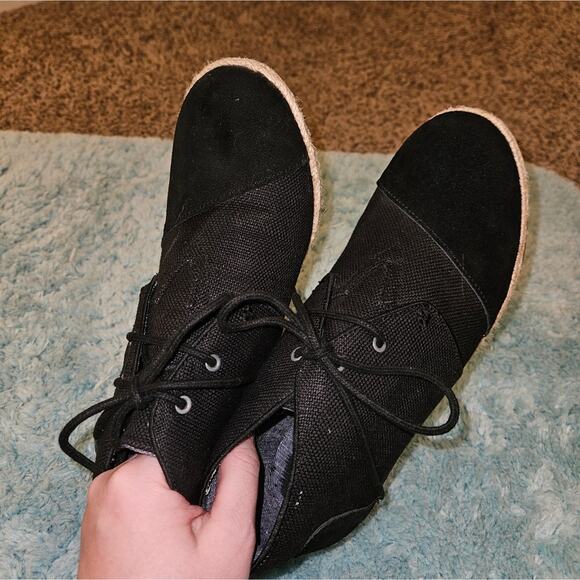 TOMS Burlap Black Ankle Boots Espadrille Wedge Heel - Picture 3 of 5